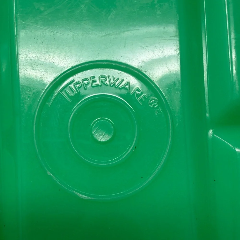 Vintage Tupperware Easy Crisp Celery Keeper in Jadeite Green